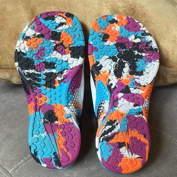 Nike Black and White Sneakers with Multicolored Sole - Picture 6 of 8